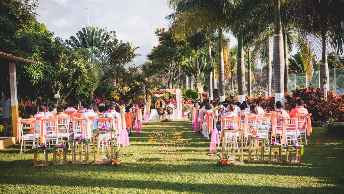 Como realizar una ceremonia de boda católica al aire libre en Colombia.